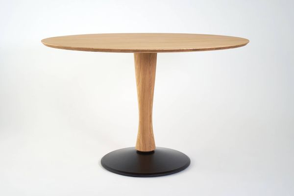 Detailní pohled na jídelní stůl OP 71