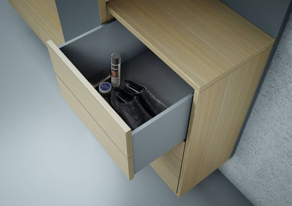 Detailní pohled na šuplík předsíňové skříně VENTUM